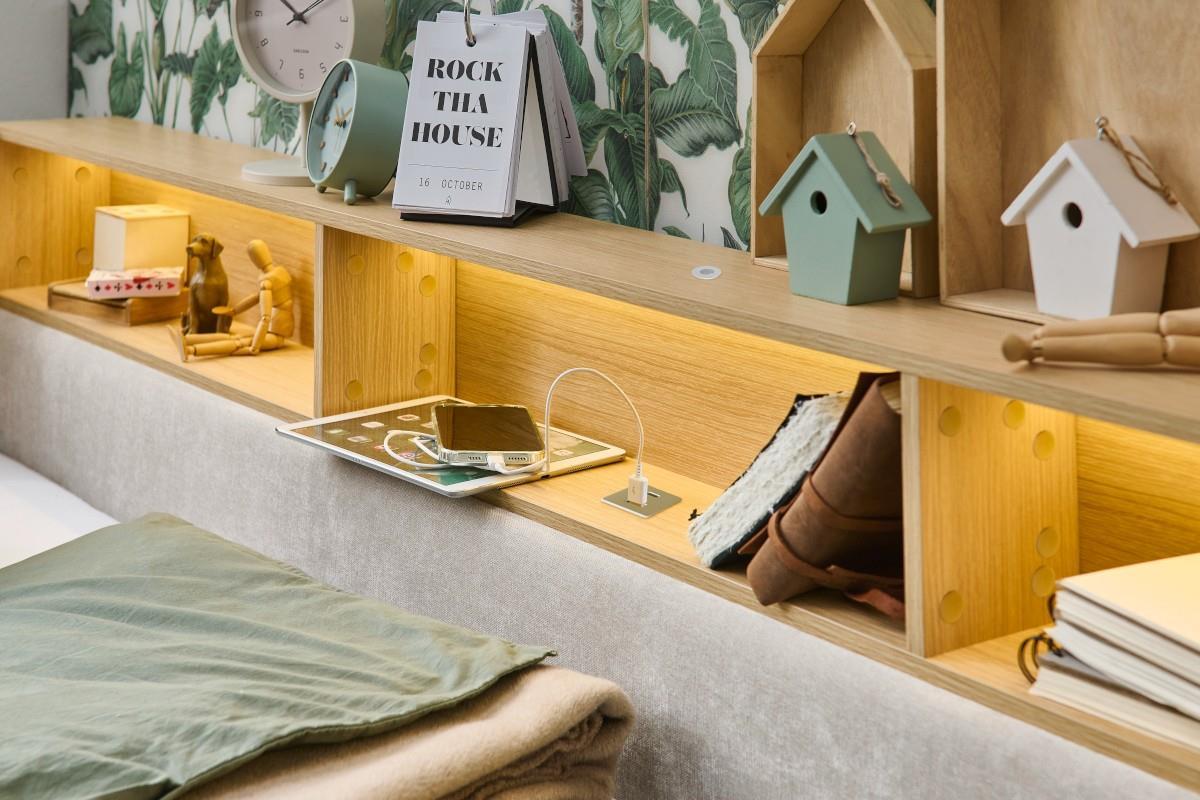 Uno Gestoffeerd Bed Beige Eiken close-up